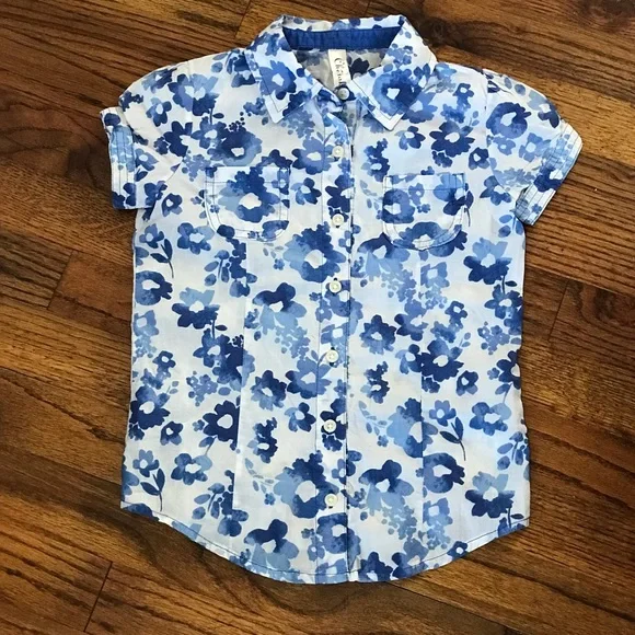 Cherokee Blue Flower Floral Print Blouse
Size Small 6 / 7
Hawaiian Button Down - Picture 4 of 12